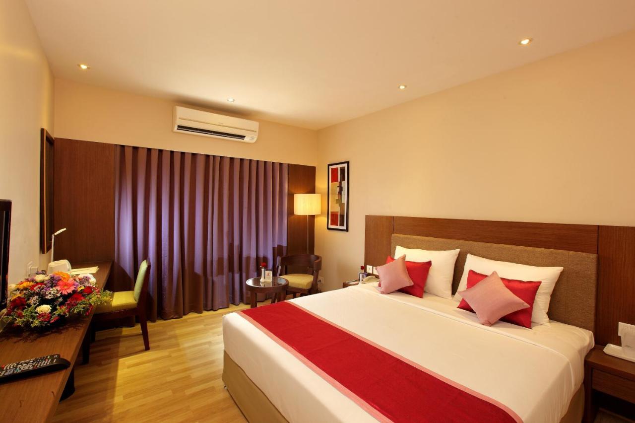 Park Residency Adoor Hotel Adur Exterior photo