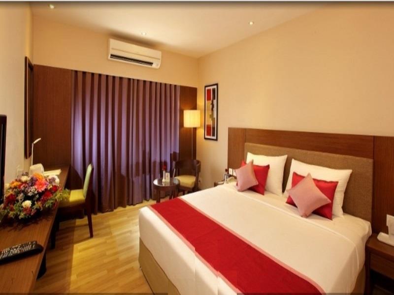 Park Residency Adoor Hotel Adur Exterior photo