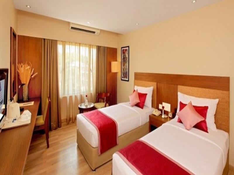 Park Residency Adoor Hotel Adur Exterior photo