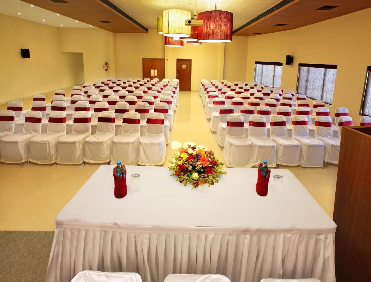 Park Residency Adoor Hotel Adur Exterior photo